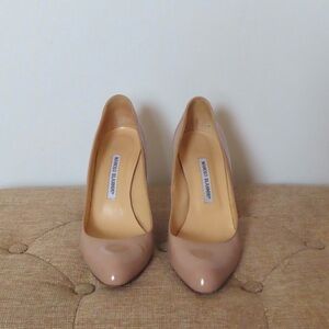 Manolo Blahnik Nude Pumps